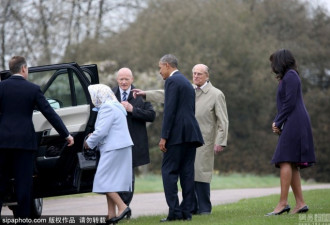 奥巴马夫妇与英女王同车 这么坐有讲究