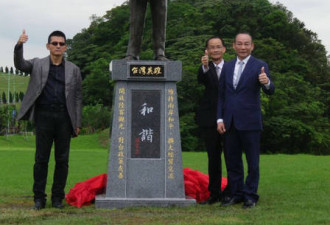 台湾基隆为温家宝立铜像 赞其“台湾英雄”