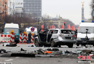 德国柏林发生汽车爆炸：现场一片狼藉！