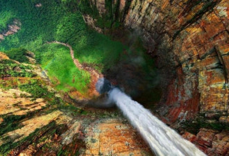 实拍千米“天使”瀑布 世界最大落差