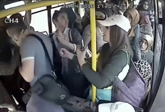 男子公交车上猥亵女子 遭女乘客一起殴打
