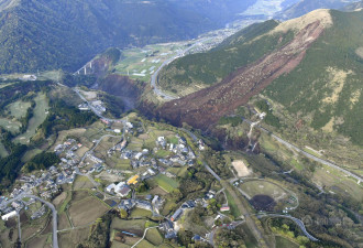 航拍日本九州7.3级大 地震：山崩地裂