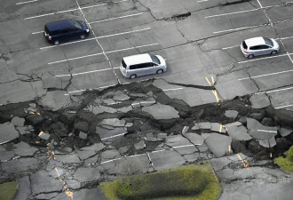 航拍日本九州7.3级大 地震：山崩地裂