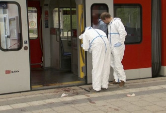 德国男子火车站刀砍4人 高喊“真主伟大”