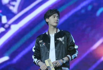 李易峰驾豪车撞桥墩 经纪人承认其出车祸