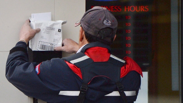 Canada Post is warning major customers, like the federal government, to prepare for a halt to mail delivery this summer.