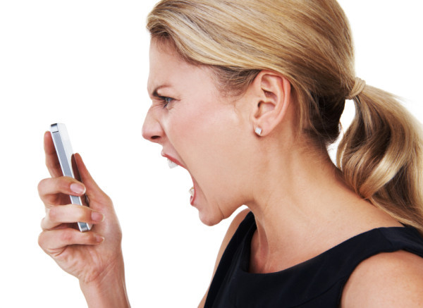 Person-mad-smartphone-600x437.jpeg (600×437)