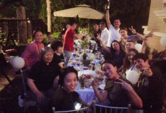 王菲李亚鹏为李嫣庆生 窦唯家人也在