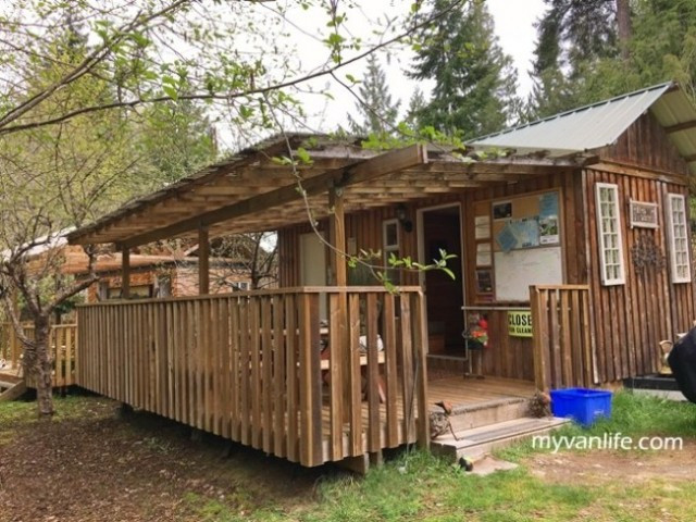 屋主还��建了一座名Bath House的木屋。(取材自温市笑应)