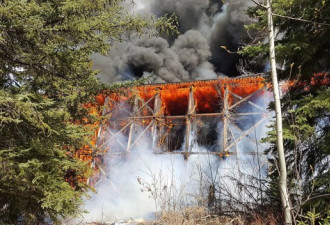 加拿大消防员连环纵火，烧毁历史遗迹