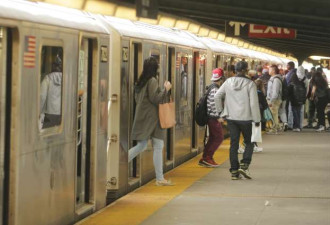 纽约男羞辱搭地铁穆斯林女 反被乘客赶下车