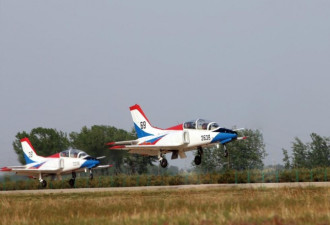首批“清华班”飞行学员步入空军战斗序列