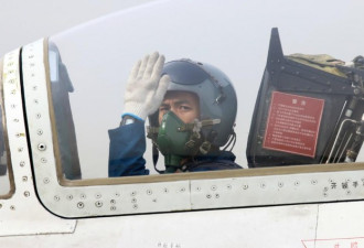 首批“清华班”飞行学员步入空军战斗序列