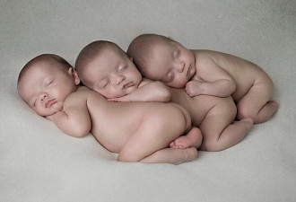 英国罕见三胞胎基因完全相同 几率两亿分之一