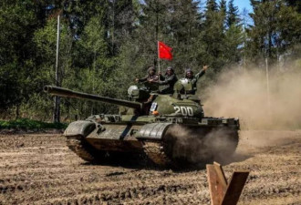 俄国为引中国游客出奇招 坐坦克观光