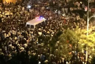 山东千人围殴抢小孩人贩 警察抓捕遭围堵