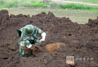 黑龙江一居民挖出日军遗留炸弹 重达300多斤