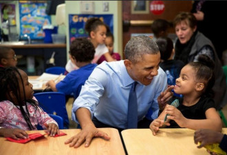 白宫摄影师公布奥巴马与孩子嬉戏瞬间