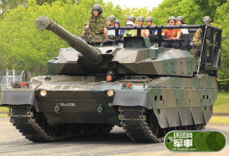 日本最强10式坦克变观光车 拉观光者兜风