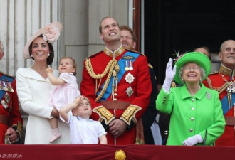 女王又被抢镜：凯特王妃显气质 乔治王子扮鬼脸