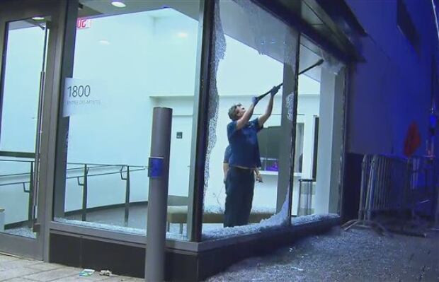 Cleaning up mess on St-Urbain