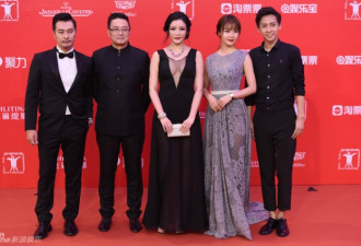 上海电影节闭幕红毯 众女星斗艳比拼性感
