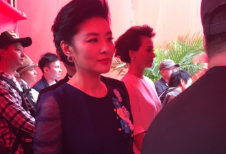董卿周涛各持"冷漠脸"同台 全程零交流