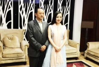 干露露中门大开露僵乳 各大叔争合影