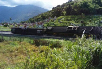 台湾一列火车在花莲县出轨翻覆 2人受伤