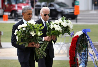 奥巴马到访枪击案事发地点献花 拥抱遇难者家属