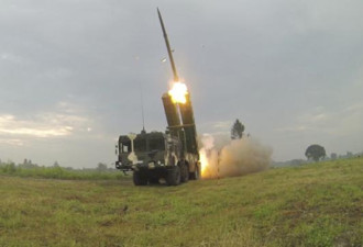 白俄试射中国制A-200火箭炮 公开发视频