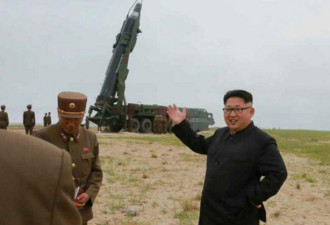 朝鲜导弹试射成功 金正恩大笑 科学家落泪
