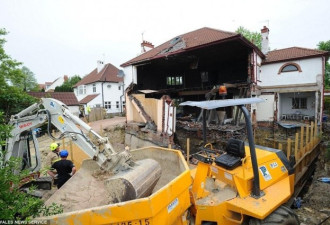 挖坑自埋：土豪建地下室致自家千万豪宅坍塌