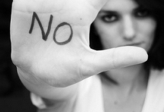 加国女子在英国遭当街性侵 逼得性侵者当面道歉