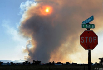 美国新墨西哥州发生山林大火 居民紧急撤离