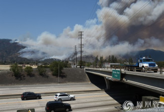 美国加州大火现场：3200公顷土地化作焦土