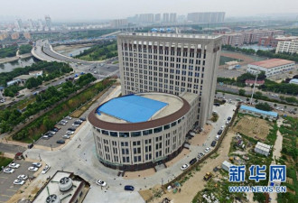 奇葩!河南一高校建筑造型似巨型“马桶”