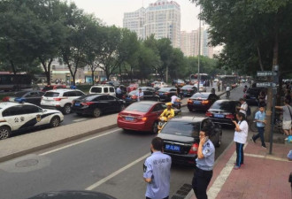 北京海淀一公交站台发生命案 2死1伤凶手逃跑