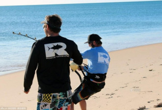 澳洲渔民“放长线钓大鱼” 四天捕获10头虎鲨