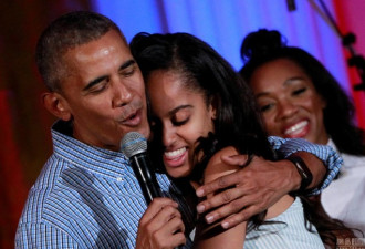 奥巴马出席白宫独立日活动 为女儿庆生