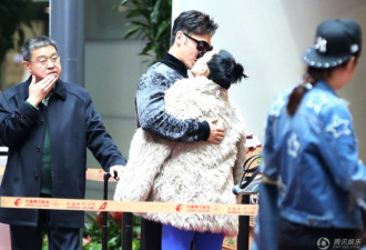 钟丽缇张伦硕激吻  捏男方屁股上演十八禁