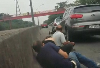巴西通往奥运村的唯一道路被枪手盯上 爆枪战