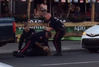视频：当街群殴老人 加拿大三名警员惹众怒