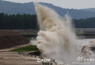 尼伯特超十七级 浙江钱塘江掀起10几米巨浪