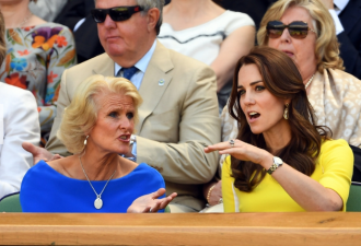 凯特王妃访问网球俱乐部 一袭黄裙显青春活力