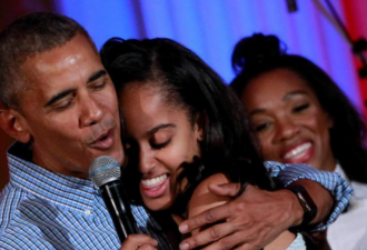 奥巴马给女儿唱歌庆生 父爱满满可惜跑调