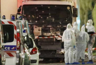 法国尼斯恐怖袭击 涉事卡车车窗布满弹孔