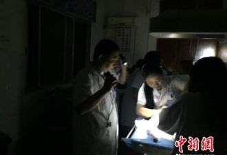 湖南：洪水致医院停电 医生打手电接生男婴