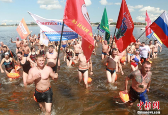 300位中俄”泳士”横渡中俄界江黑龙江