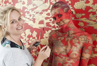 人体当画布 澳洲艺术家大玩裸体彩绘